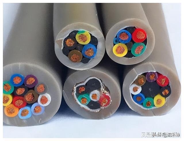 高温超导电缆在临界温度上有何特点？如何提高列车的行驶速度？(图7)