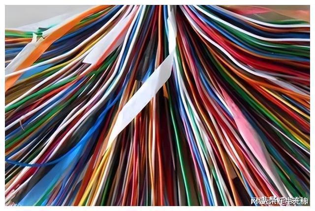 高温超导电缆在临界温度上有何特点？如何提高列车的行驶速度？(图10)