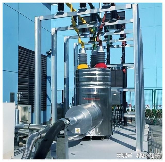 高温超导电缆在临界温度上有何特点？如何提高列车的行驶速度？(图14)